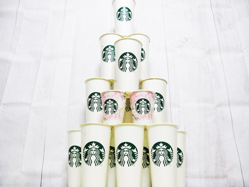 スターバックスのベンティサイズコーヒータワー